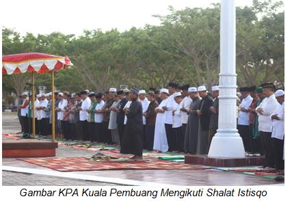 KPA KUALA PEMBUANG BERSAMA MASYARAKAT SERUYAN MELAKUKAN SHOLAT ISTISQO’