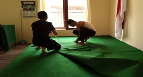 Renovasi Ruang Sidang Hakim PA Kasongan langsung ikut turun gunung