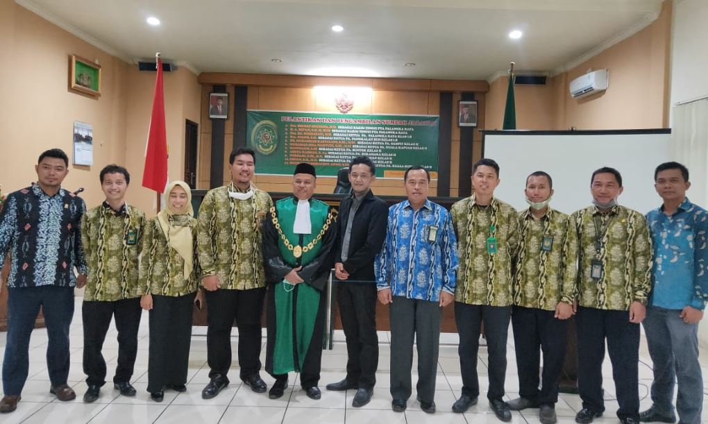 HAKIM DAN PEGAWAI PA KASONGAN ANTUSIAS DAN KOMPAK MENYAMBUT KETUA PA YANG BARU