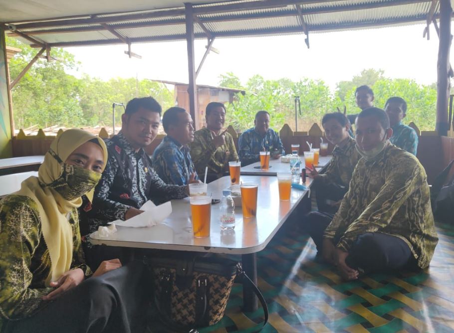 AWAL KEBERSAMAAN, KETUA PA KASONGAN YANG BARU “MENTRAKTIR” PEGAWAI PA KASONGAN