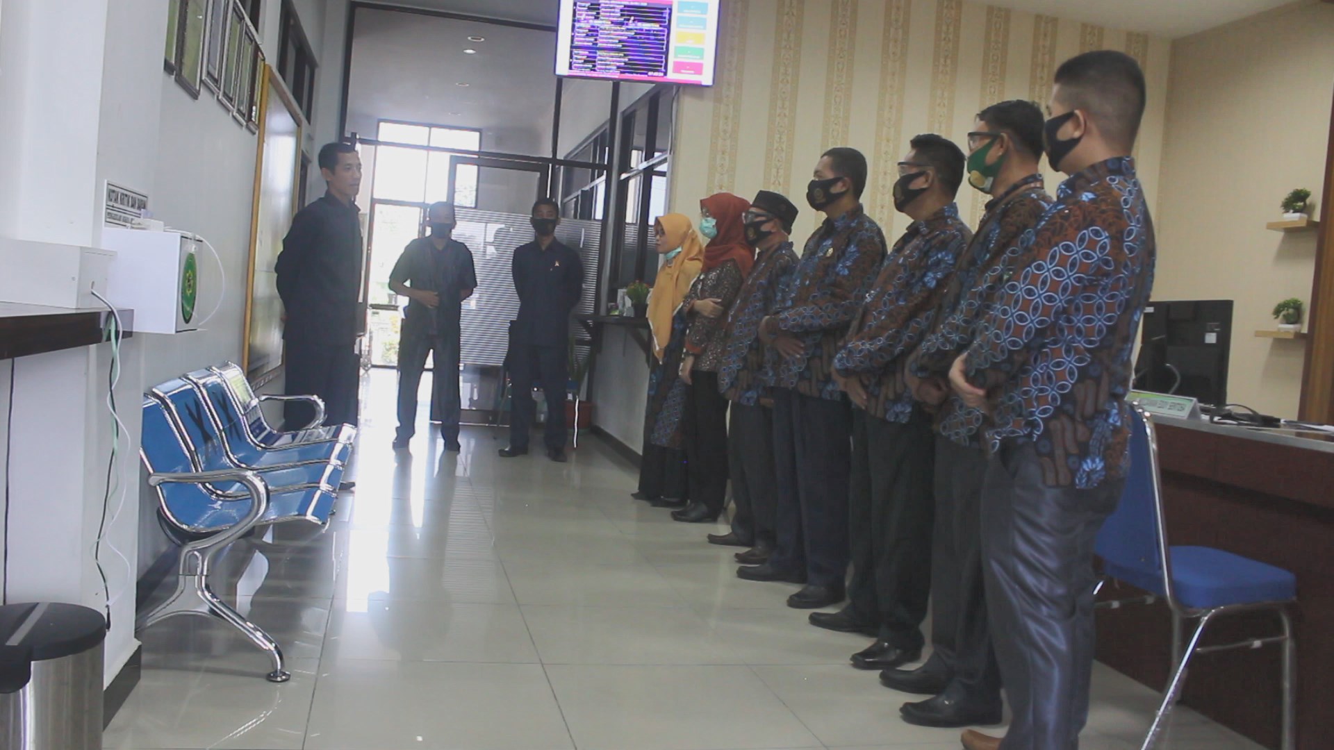08 Briefing 1