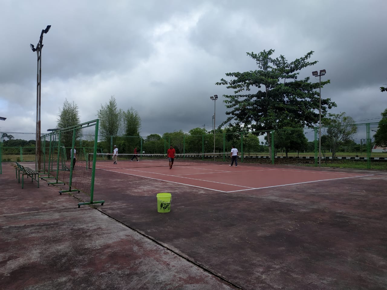 SEMANGAT PAGI DENGAN TENIS BERSAMA PA KASONGAN