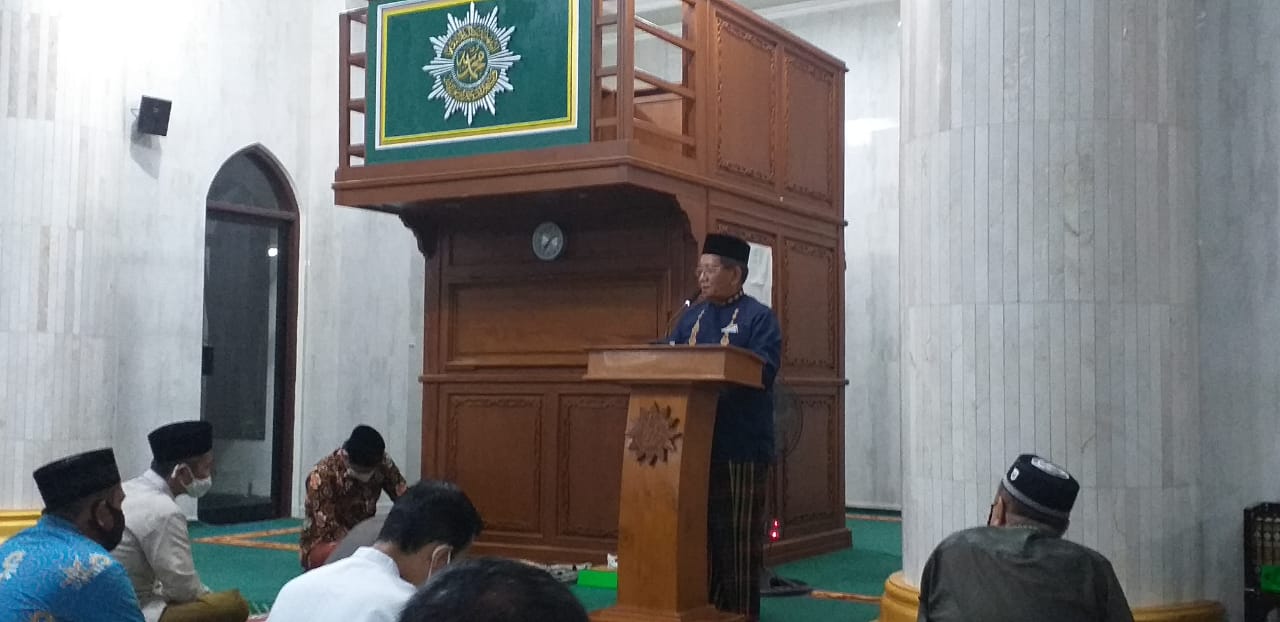 Mengisi Ceramah di Masjid Darul Arqom Muhammadiyah Kalimantan Tengah, KPTA Palangka Raya Juga Sosialisasikan Pembangunan Zona Integritas Bagi Masyarakat