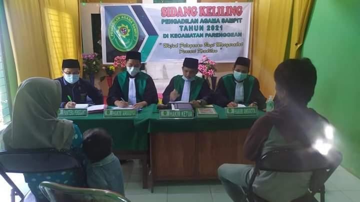 PA SAMPIT LAKSANAKAN   SIDANG DI LUAR GEDUNG DI KECAMATAN PARENGGEAN