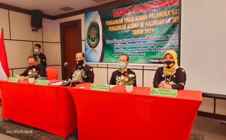 KETUA PA SAMPIT WAKILI PENGALUNGAN SIMBOLIS PESERTA RAKOR