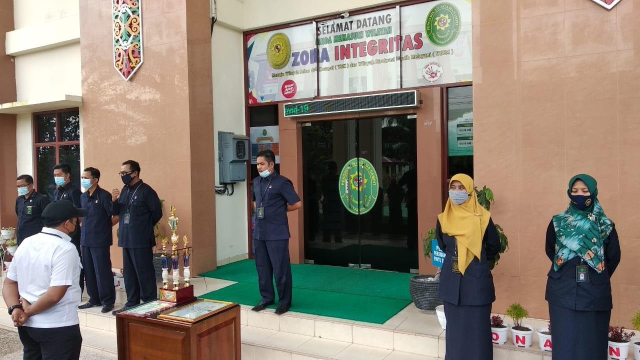 PELAKSANAAN APEL SENIN PAGI  PENGADILAN AGAMA SAMPIT