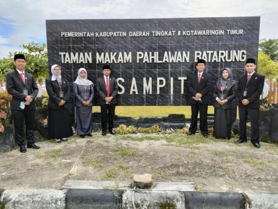 IKAHI PA SAMPIT MELAKSANAKAN TABUR BUNGA DI TAMAN MAKAM PAHLAWAN   DALAM RANGKA PERINGATAN HUT IKAHI KE 68