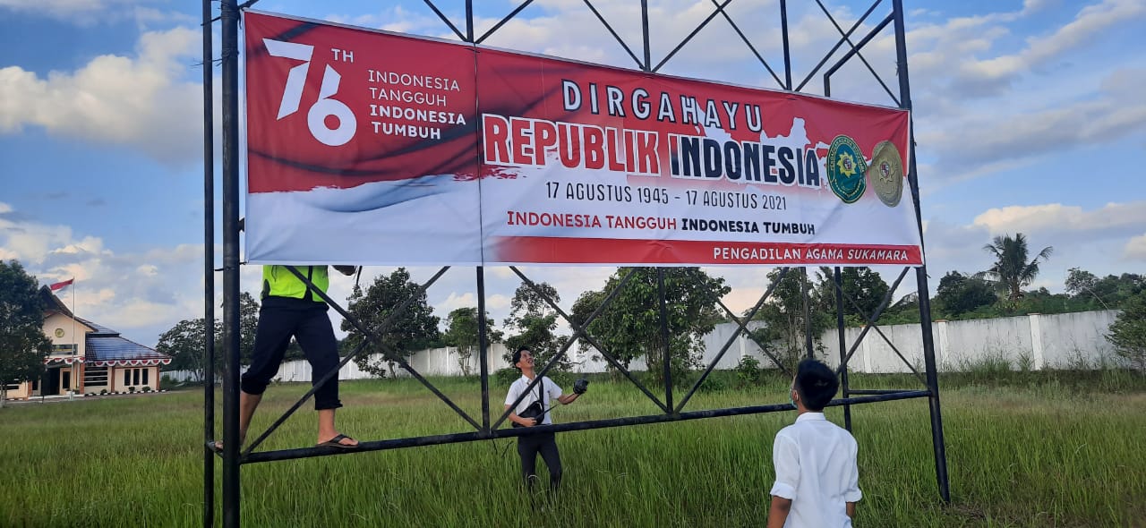 Pasang Banner HUT RI ke 76