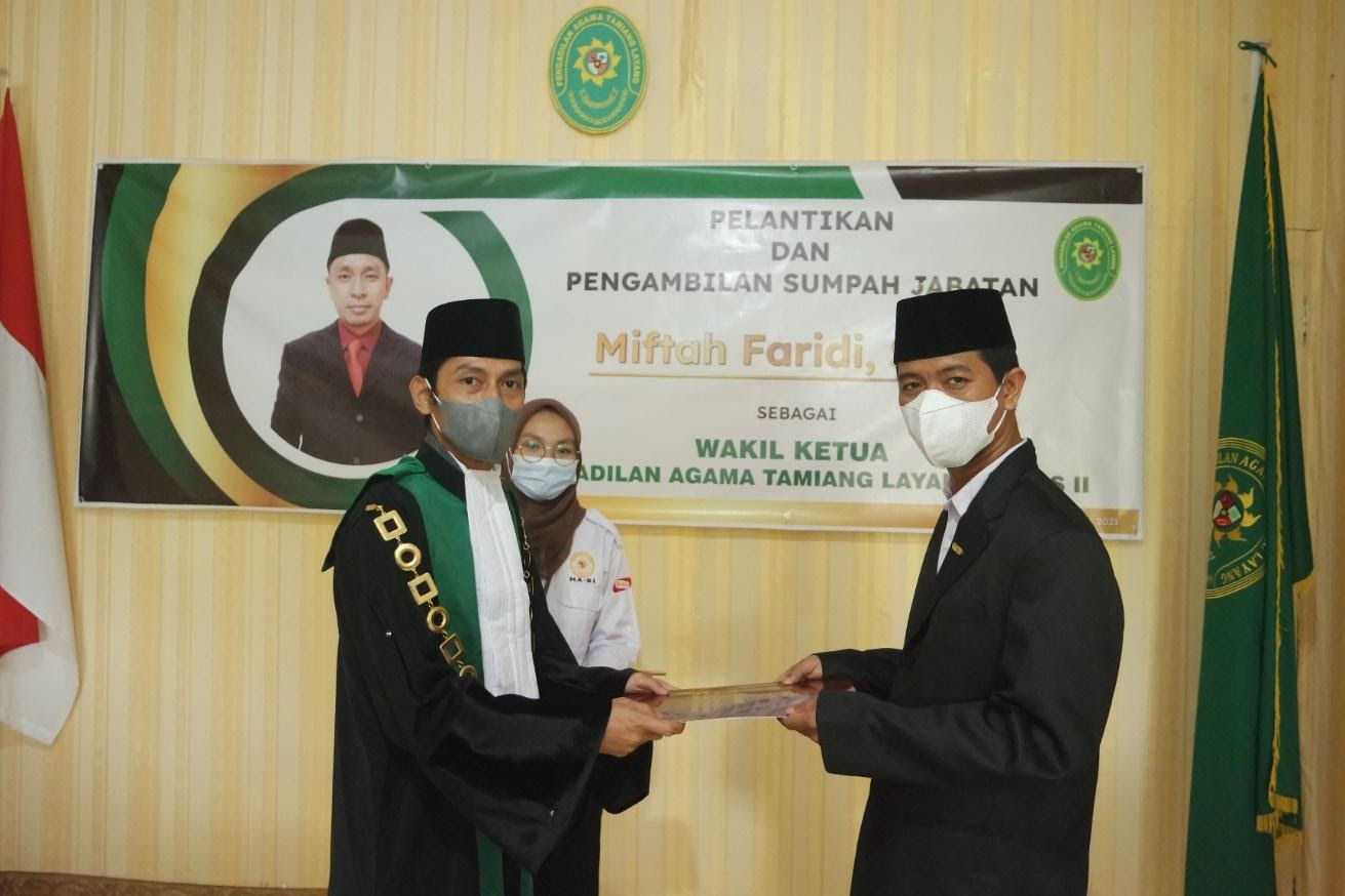 Panmud Hukum Pengadilan Agama Tamiyang Layang Terima Satya Lencana Karya Satya X
