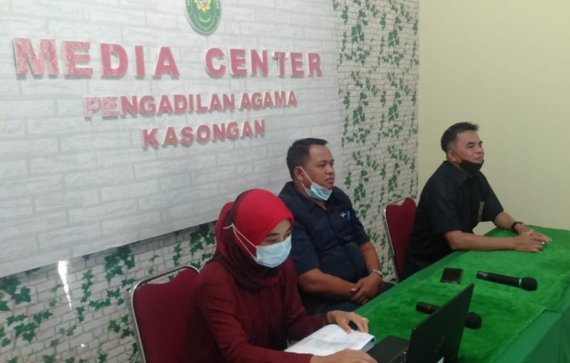 Mengawali Awal Tahun 2022, Pimpinan PA Kasongan Ikuti Pemaparan Evaluasi Kinerja Tahun 2021 dan Program Kerja Badilag Tahun 2022 Secara Daring