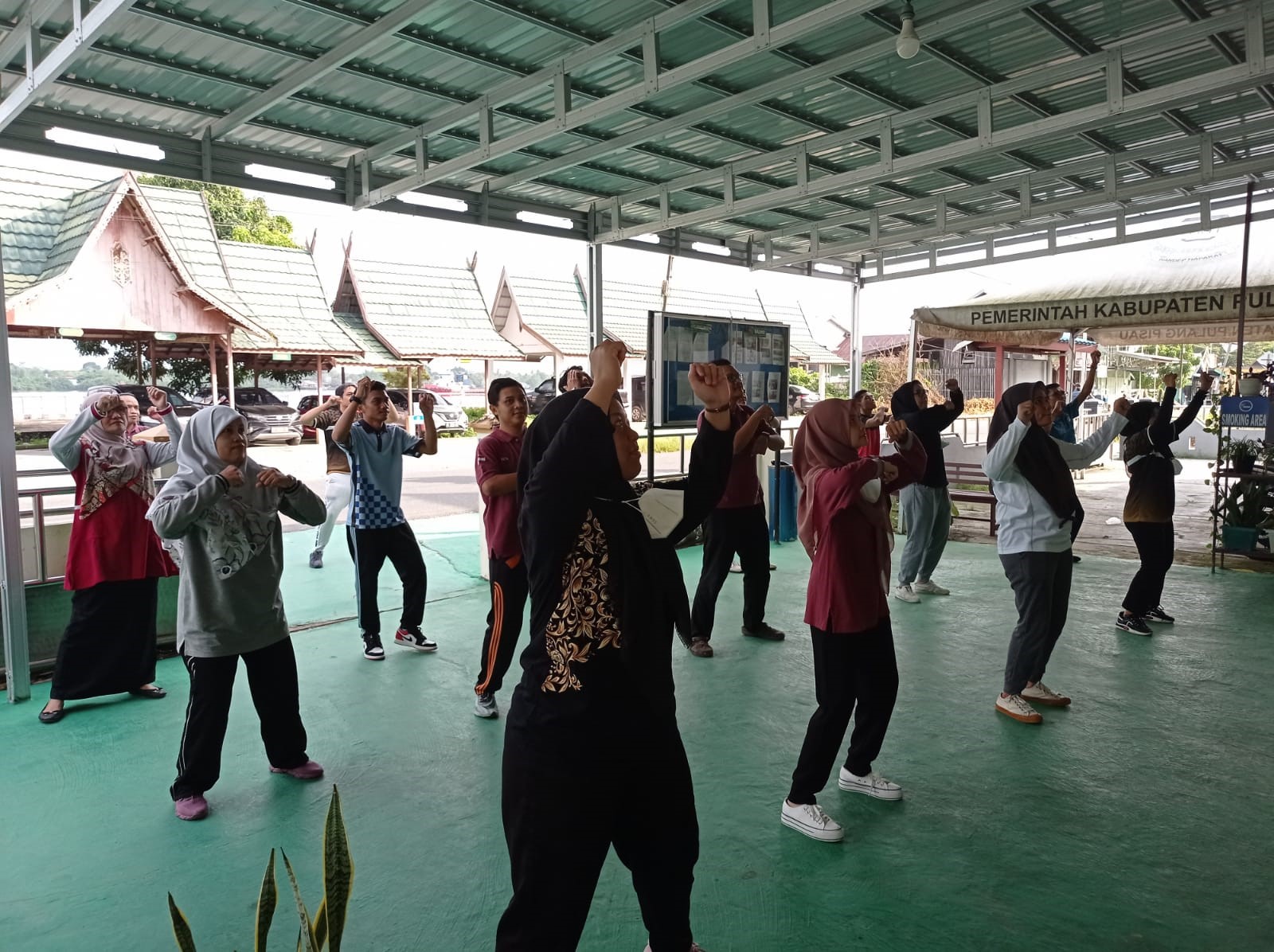 Jaga Kesehatan dan Kebugaran dengan Senam Pagi Bersama Keluarga Besar Pengadilan Agama Pulang Pisau