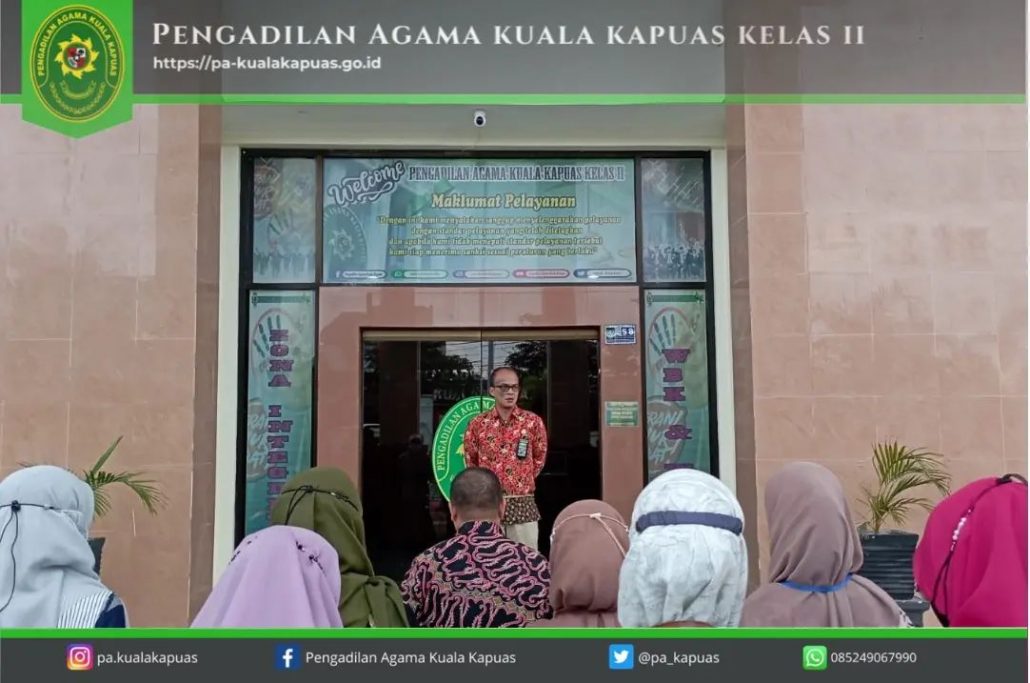 186. Ketua PA Kuala Kapuas Mengucapkan Selamat Hari Raya Idul Adha 1443 Pada Apel Jumat Sore di Pengadilan Agama Kuala Kapuas