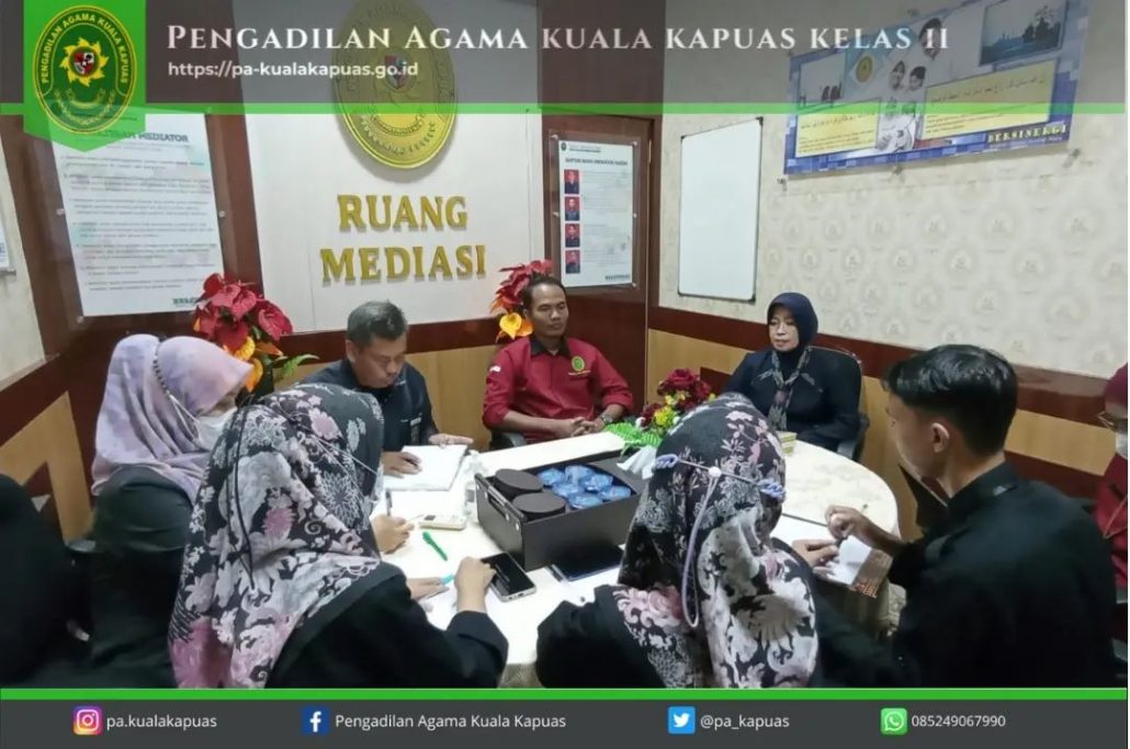 183. WKPA Kuala Kapuas Beserta Jajaran, Gelar Rapat Monev Kinerja Posbakum Triwulan II