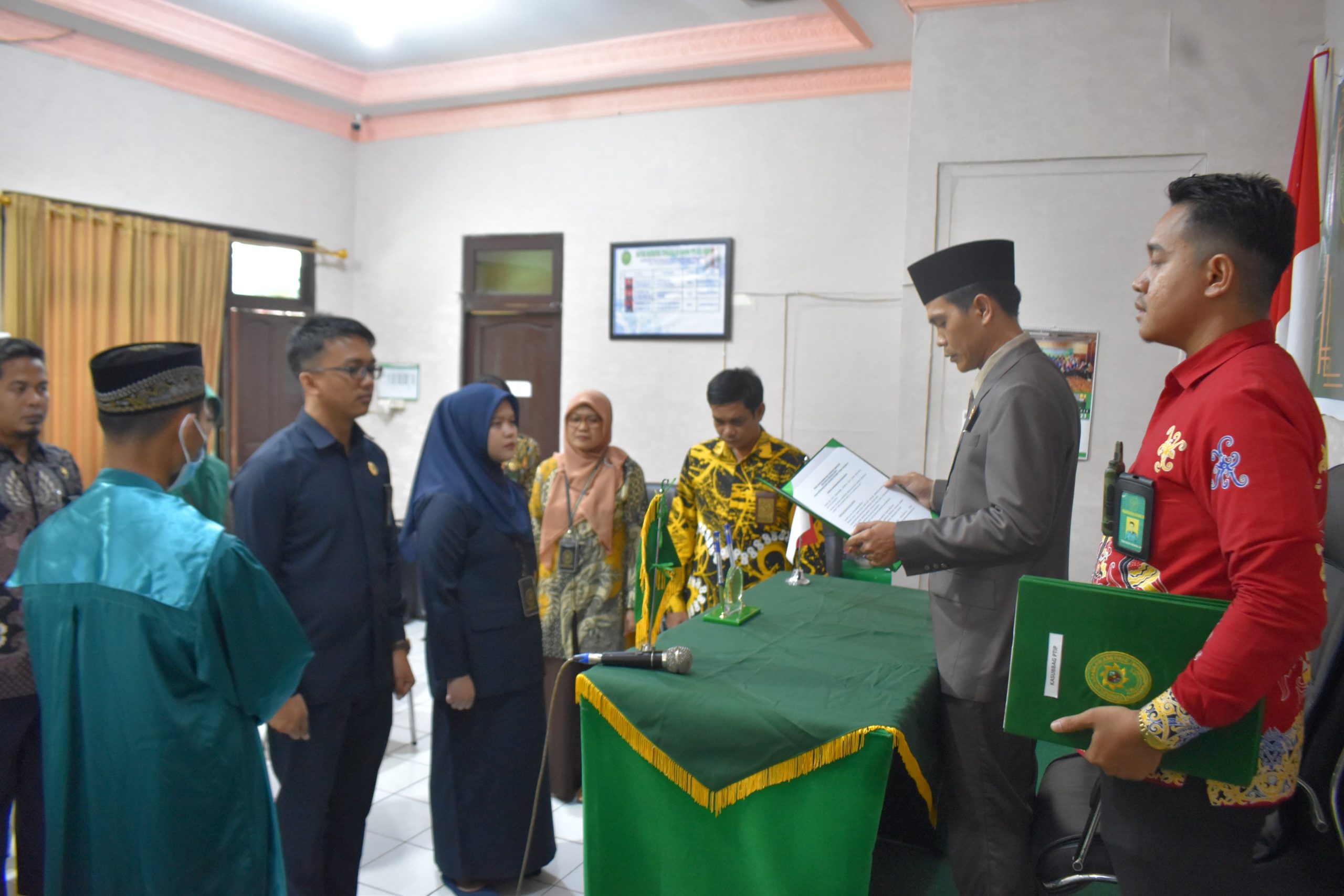 Pelantikan dan Pengambilan Sumpah Jabatan Kasubbag Kepegawaian, Organisasi dan Tata Laksana serta Kasubbag Perencanaan, Teknologi Informasi dan Pelaporan Pada Pengadilan Agama Pulang Pisau