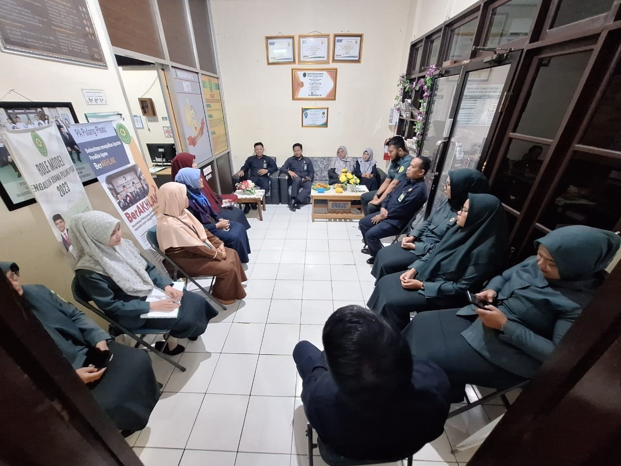 COFFEE MORNING PENGADILAN AGAMA PULANG PISAU, IMBAU SELURUH PEGAWAI UNTUK JADI INSAN YANG TERTIB