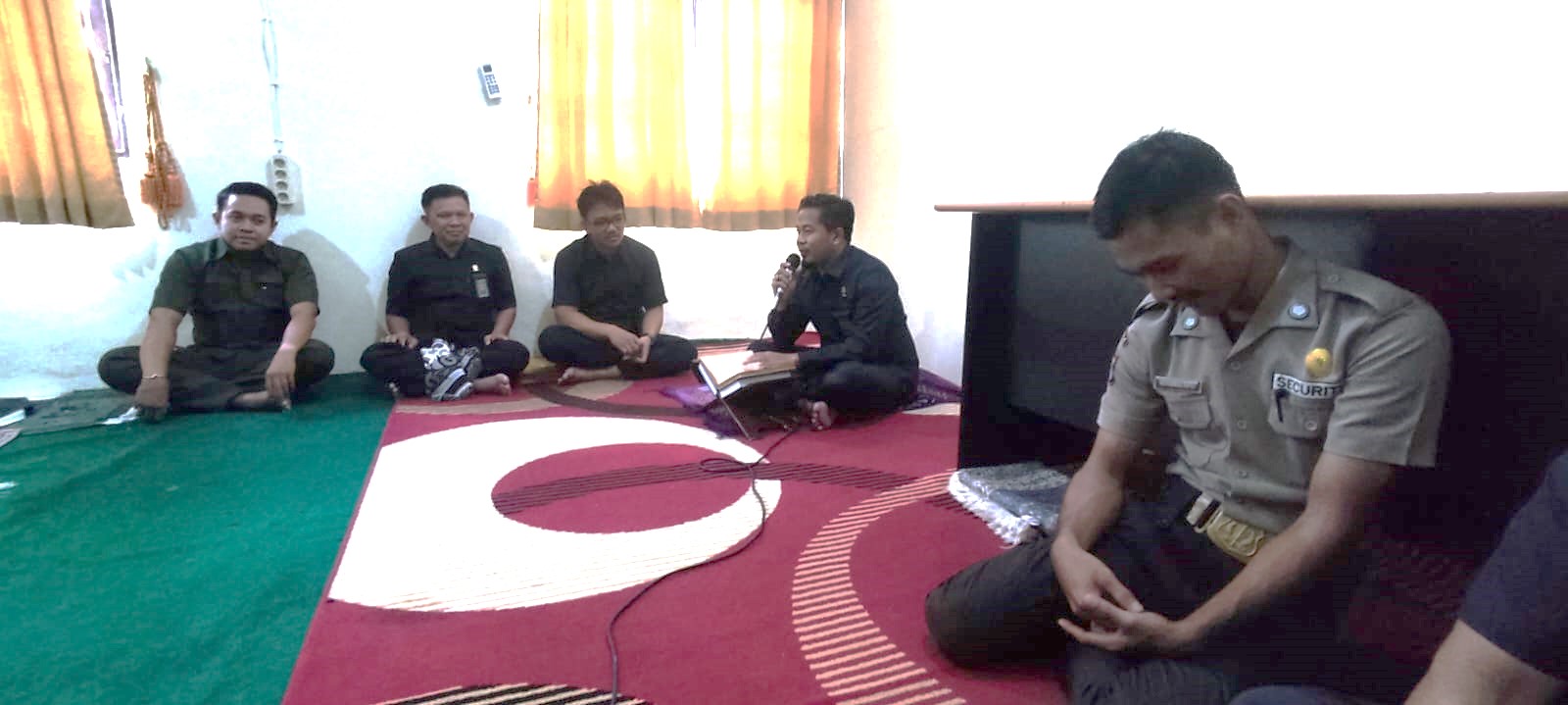 Kajian Kitab Rutin Setelah Shalat Asar Berjamaah, Ini Yang Disampaikan  Wakil Ketua Pengadilan Agama Pulang Pisau
