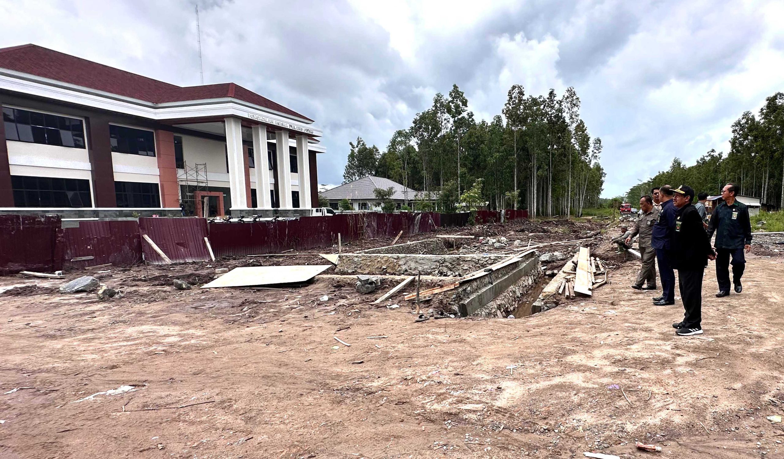 Tinjau gedung PA Pulang Pisau
