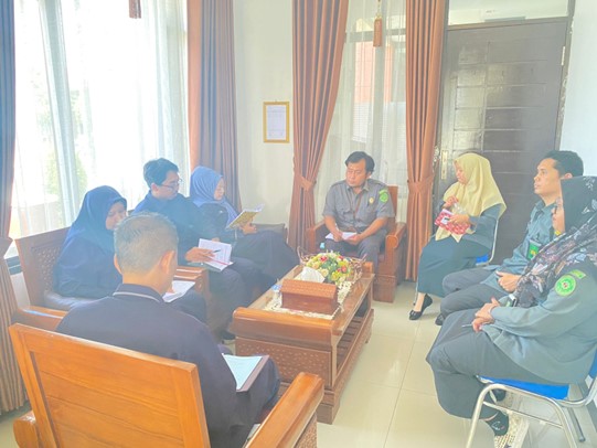 rapat kesekretariatan