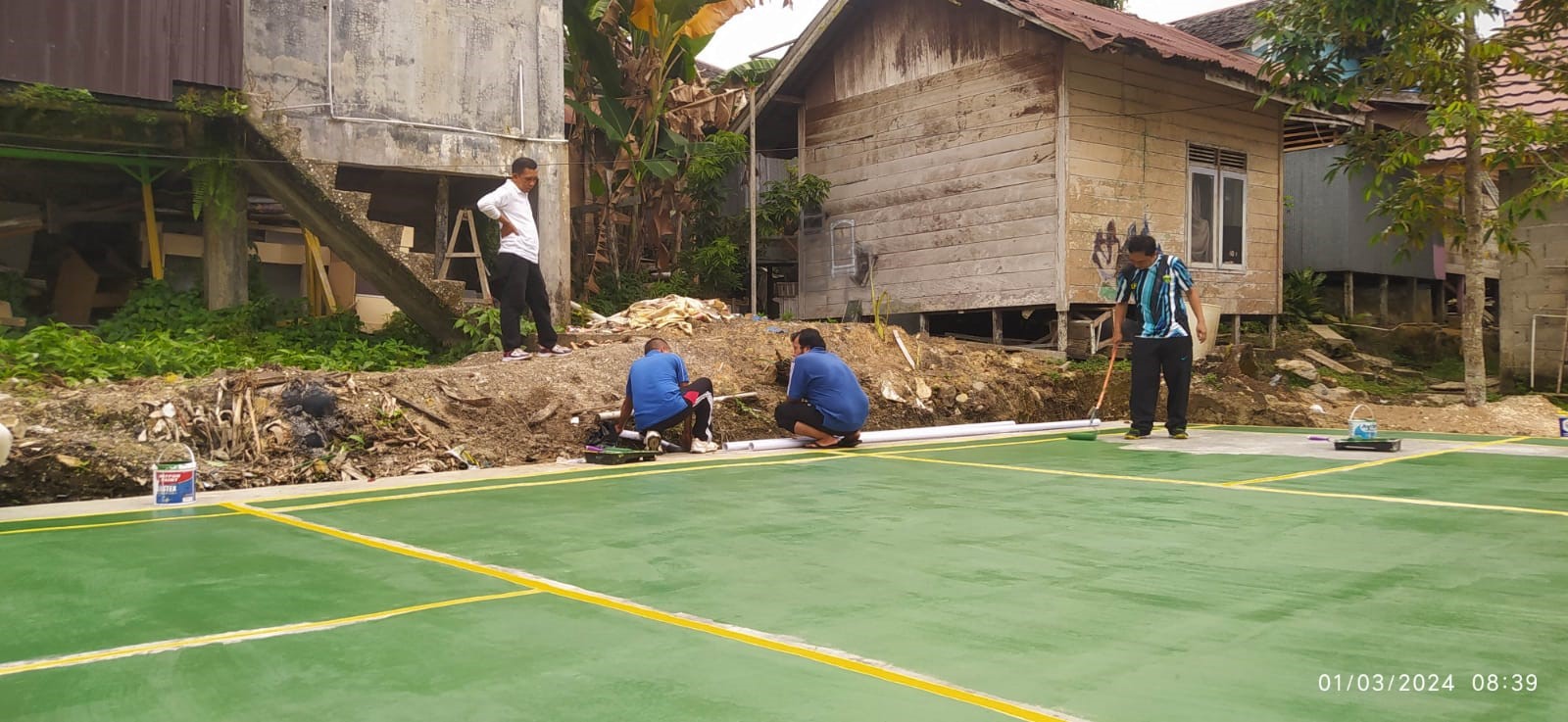 kerja-bakti-lap-bulutangkis-2