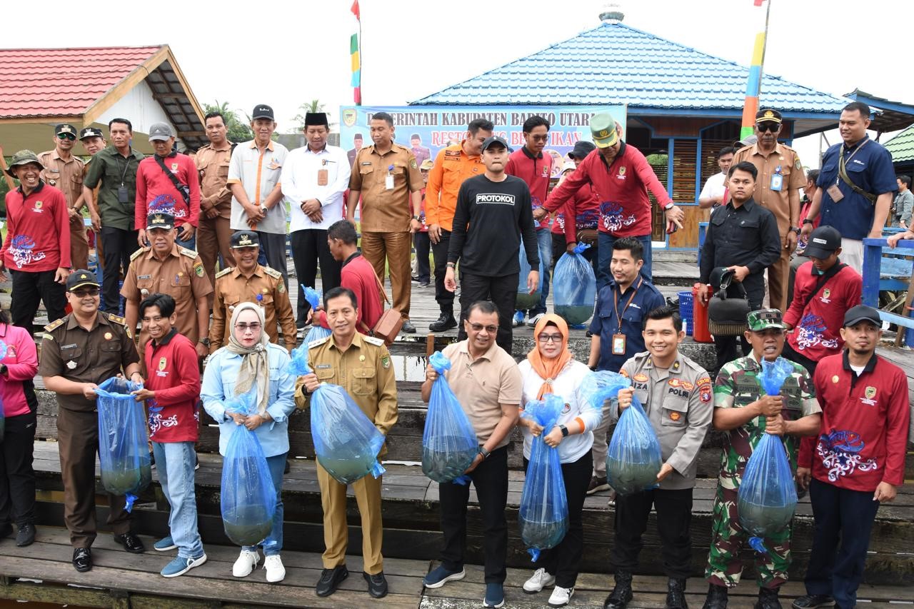 101. Sekretaris PA Muara Teweh Hadiri Tebar Benih Ikan di DAM Trinsing