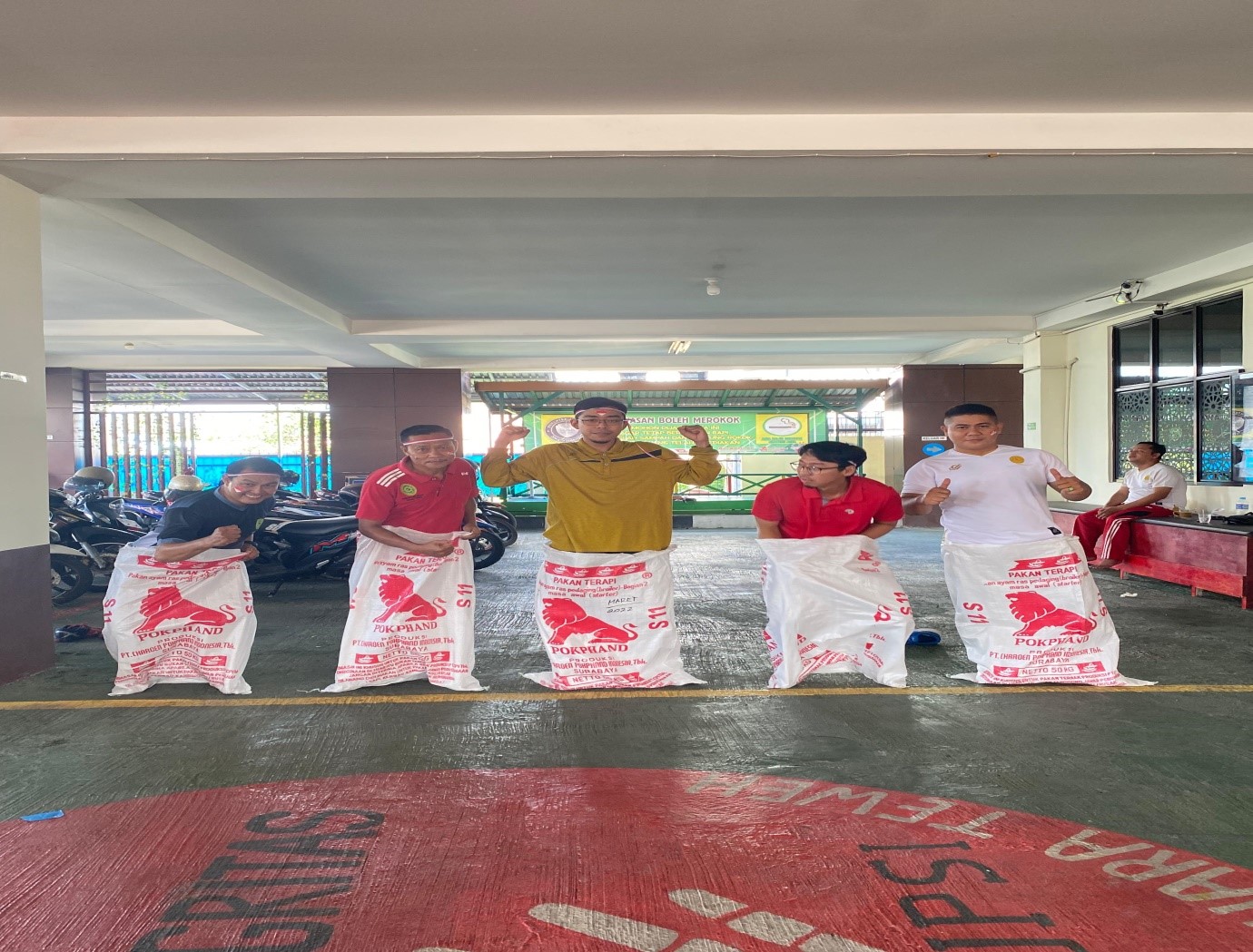 124. Lomba Balap Karung Warnai 17 Agustusan PA Muara Teweh