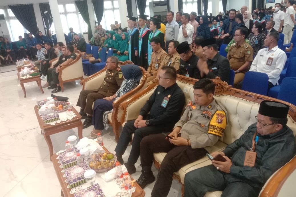 wisuda poltek -2