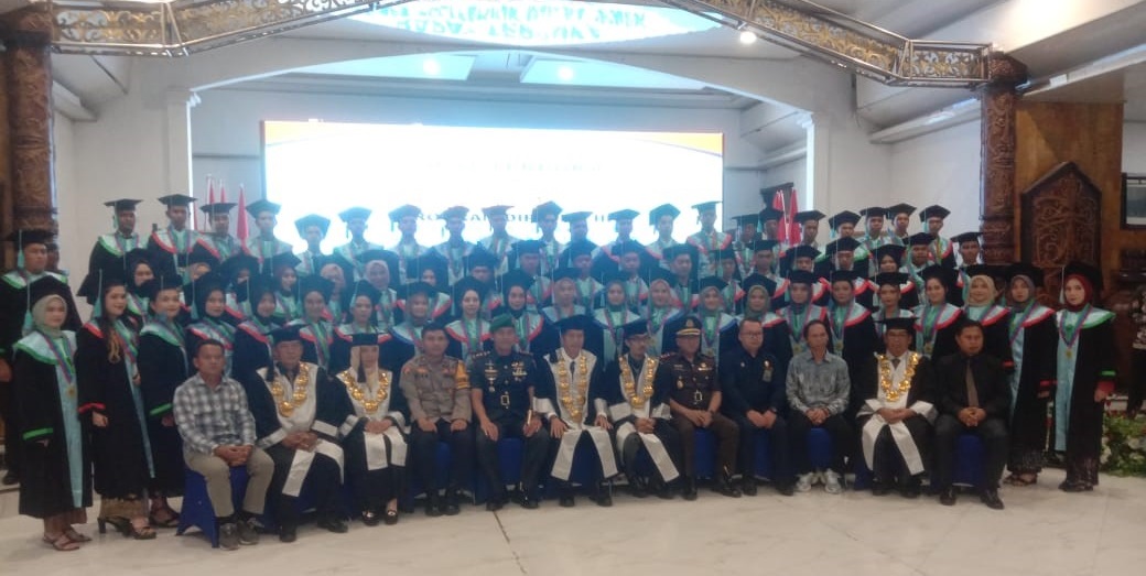 wisuda poltek -1