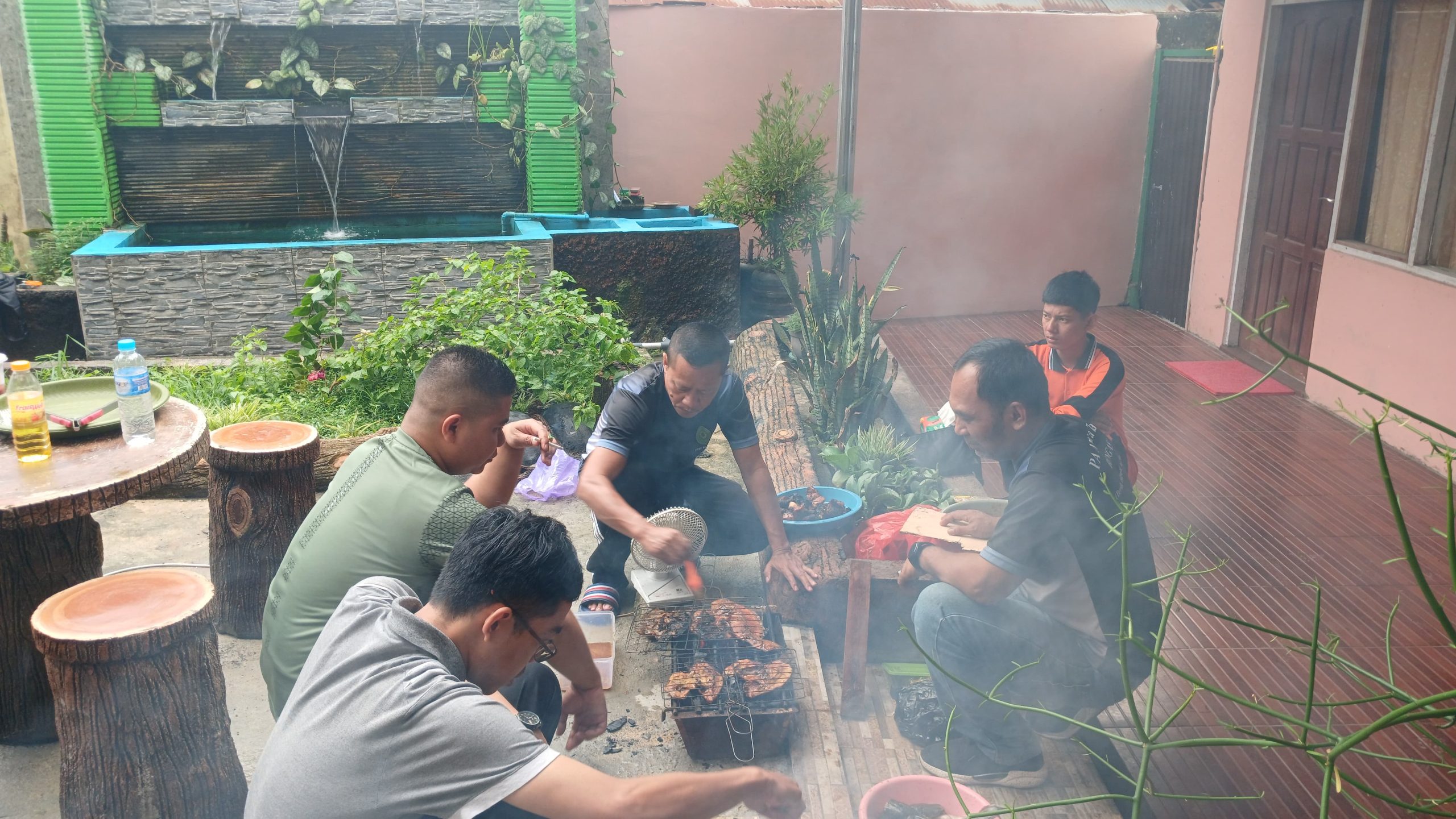 171. Kegiatan Bakar-Bakar Ikan dan Makan Bersama di Pengadilan Agama Muara Teweh