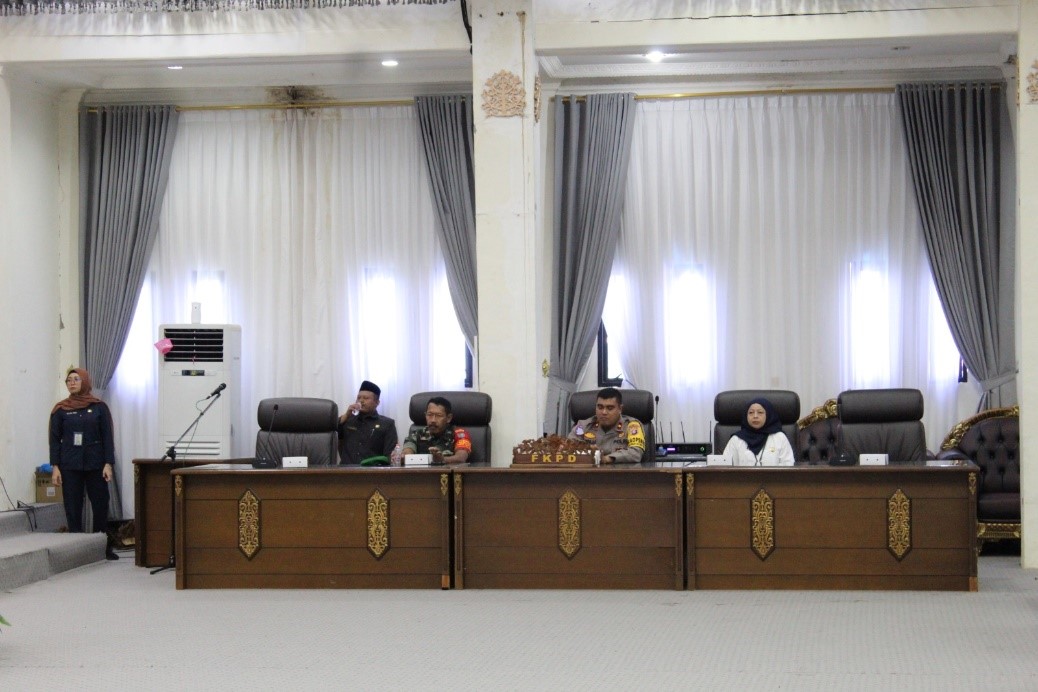 rapat dprd 04 11 2024