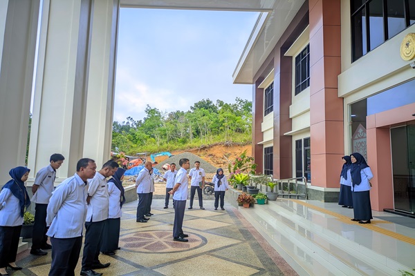 apel senin pagi Desember