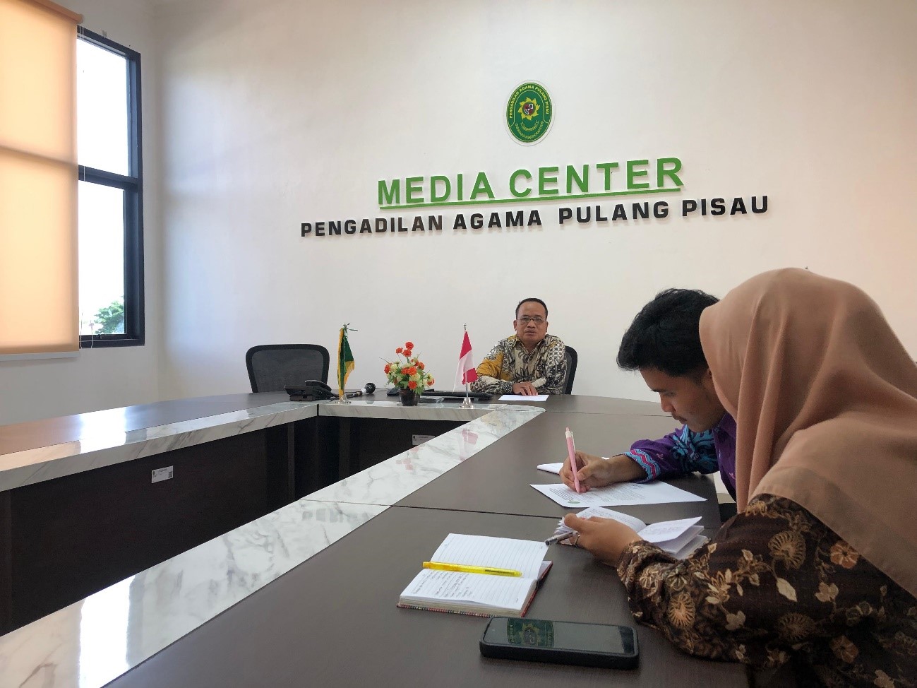 Kasubbag Umum dan Keuangan Pengadilan Agama Pulang Pisau Sampaikan Materi Kepada Mahasiswa i Magang Tahun 2025