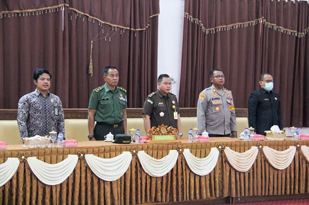 Panitera PA Kuala Pembuang Hadiri Rapat Paripurna