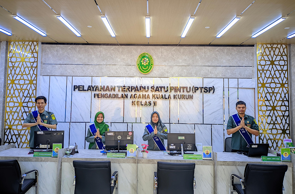 Petugas PTSP Pengadilan Agama Kuala Kurun Siap Memberikan Pelayanan  Prima