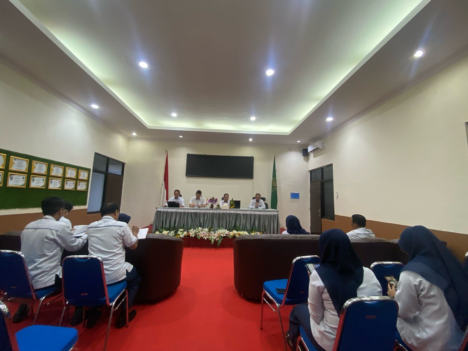 rapat umum april 2025