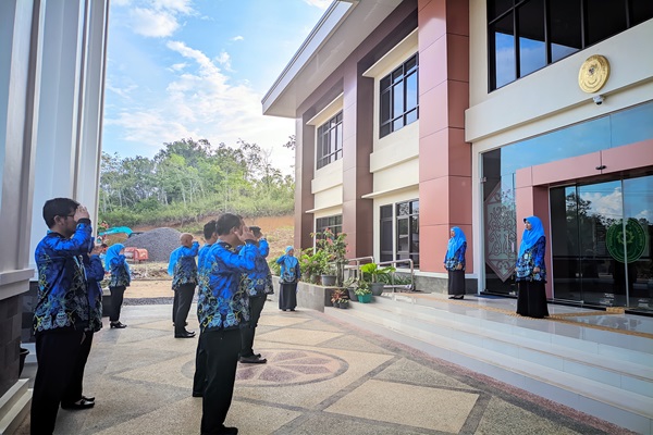 Apel Jum’at Sore, Pembina Ingatkan Untuk Menjaga Integritas