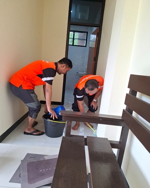 bersih kantor
