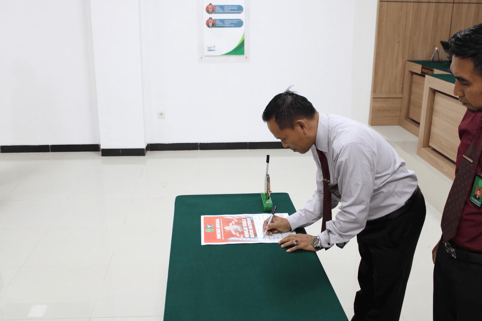 Penandatanganan Komitmen Bersama Menolak Gratifikasi di Pengadilan Agama Sukamara