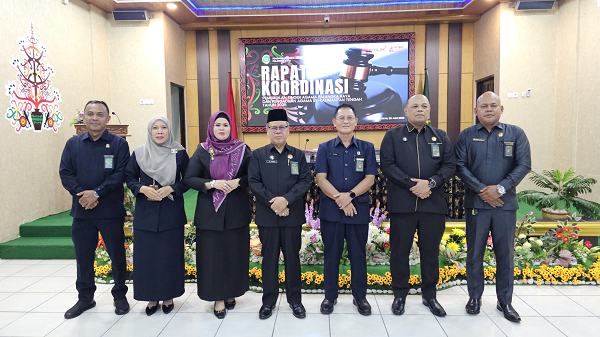 Penyerahan Penghargaan Triwulan I Oleh PTA Palangkaraya kepada PA Kuala Kurun
