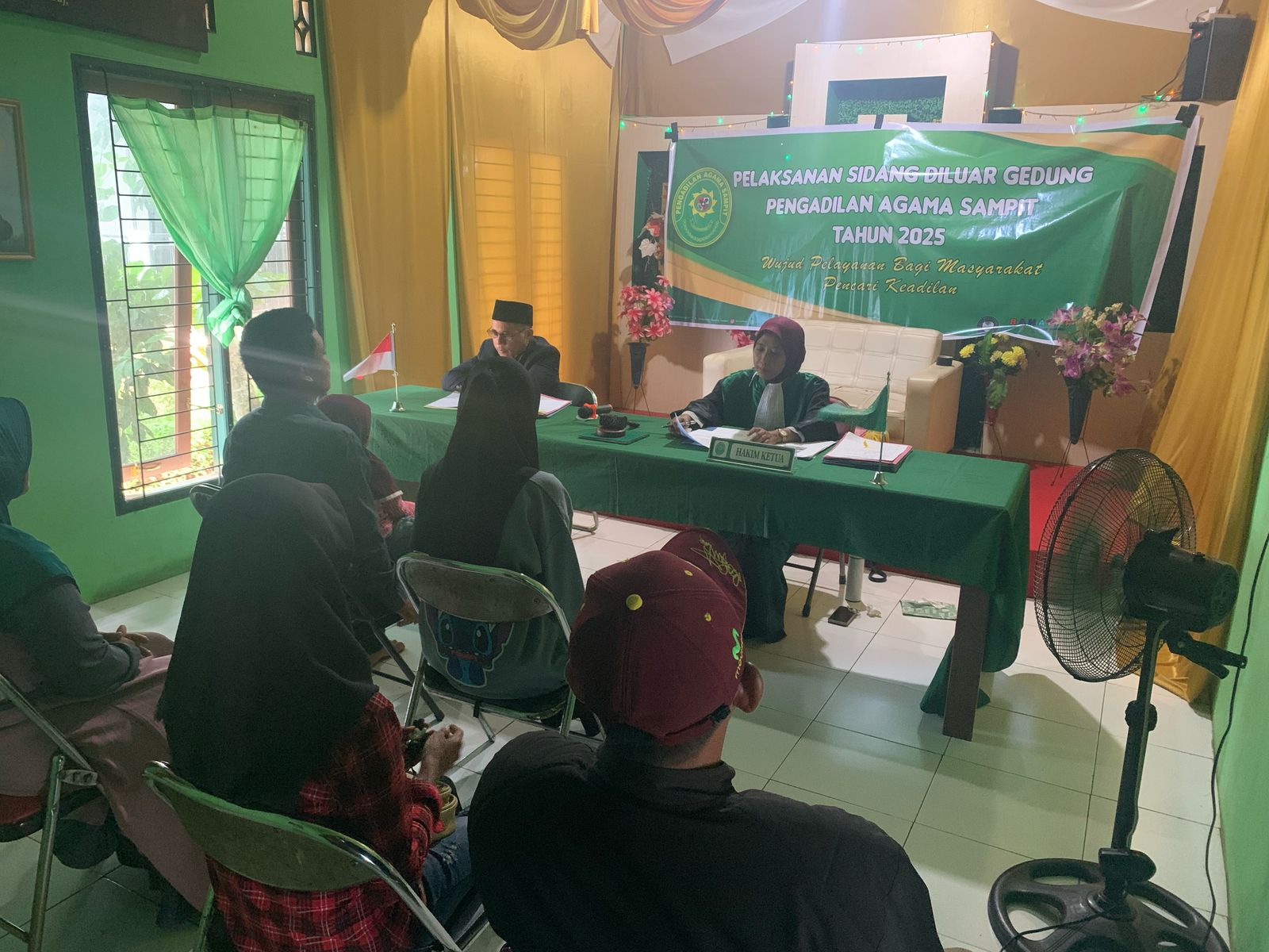 141. Permudah Layanan Akses Layanan PA Sampit Laksanakan Kegiatan Sidang Di Luar Gedung Di Kecamatan Parenggean
