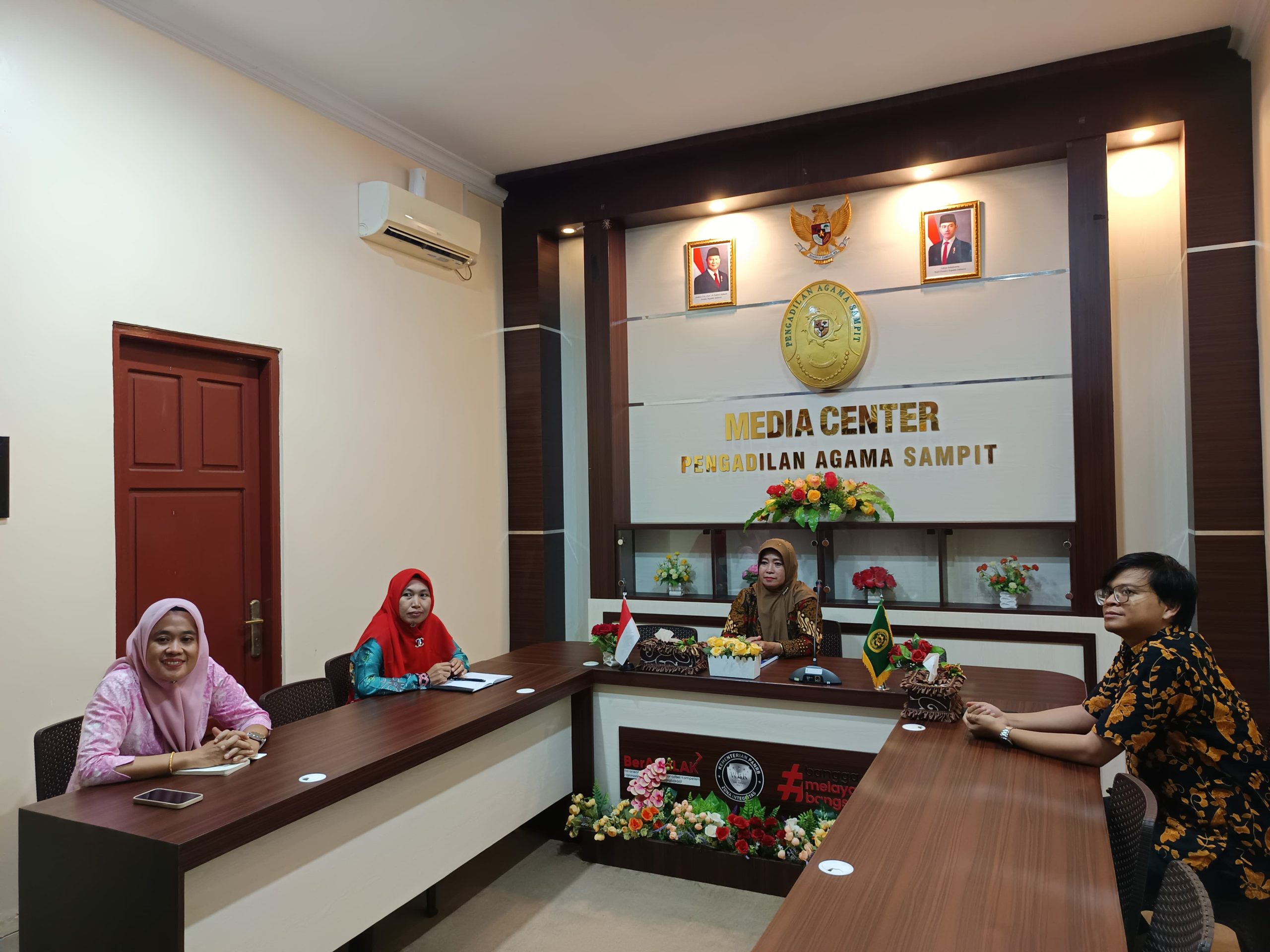 157. Bagian Kesekretariatan PA Sampit Ikuti Zoom Meeting Pendampingan Tukin THR
