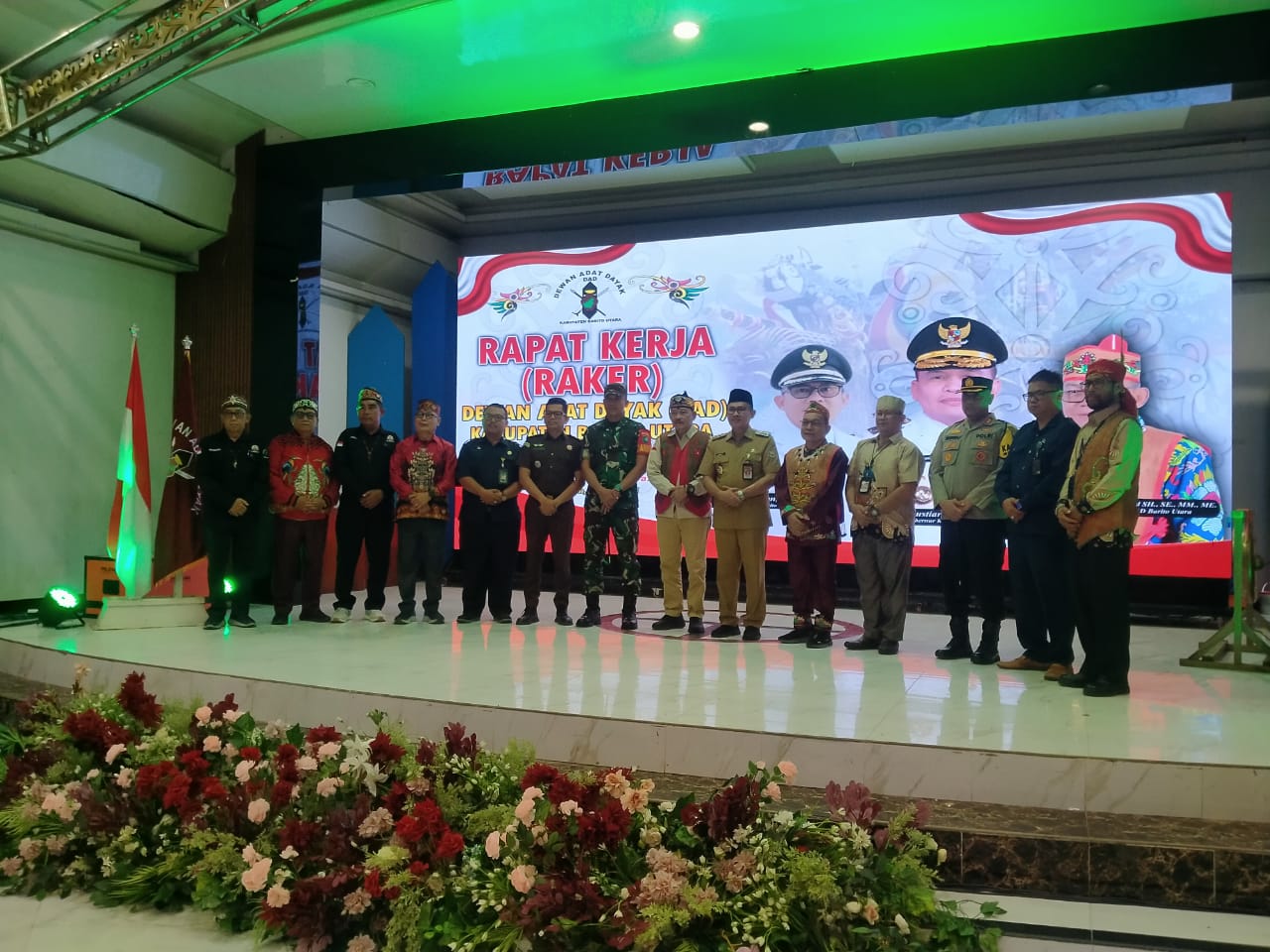 164. PA Muara Teweh Menghadiri Undangan Rapat Kerja Dewan Adat Dayak dan Silaturahmi Damang dengan Pimpinan Perusahaan