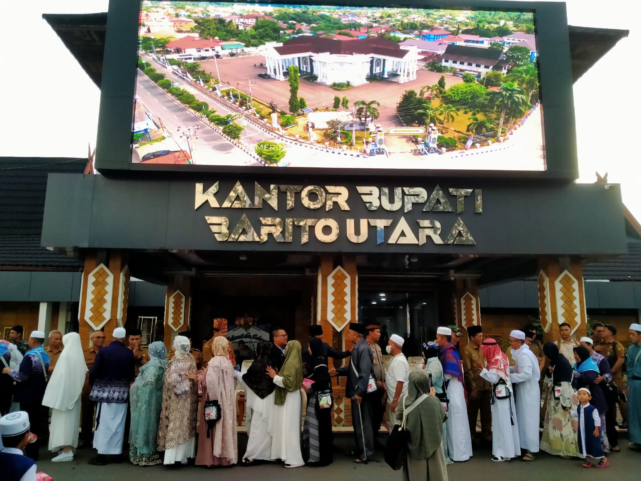 161. PA Muara Teweh Menghadiri Undangan Pemkab Barito Utara Sambut Kepulangan Jamaah Haji Tahun 2025