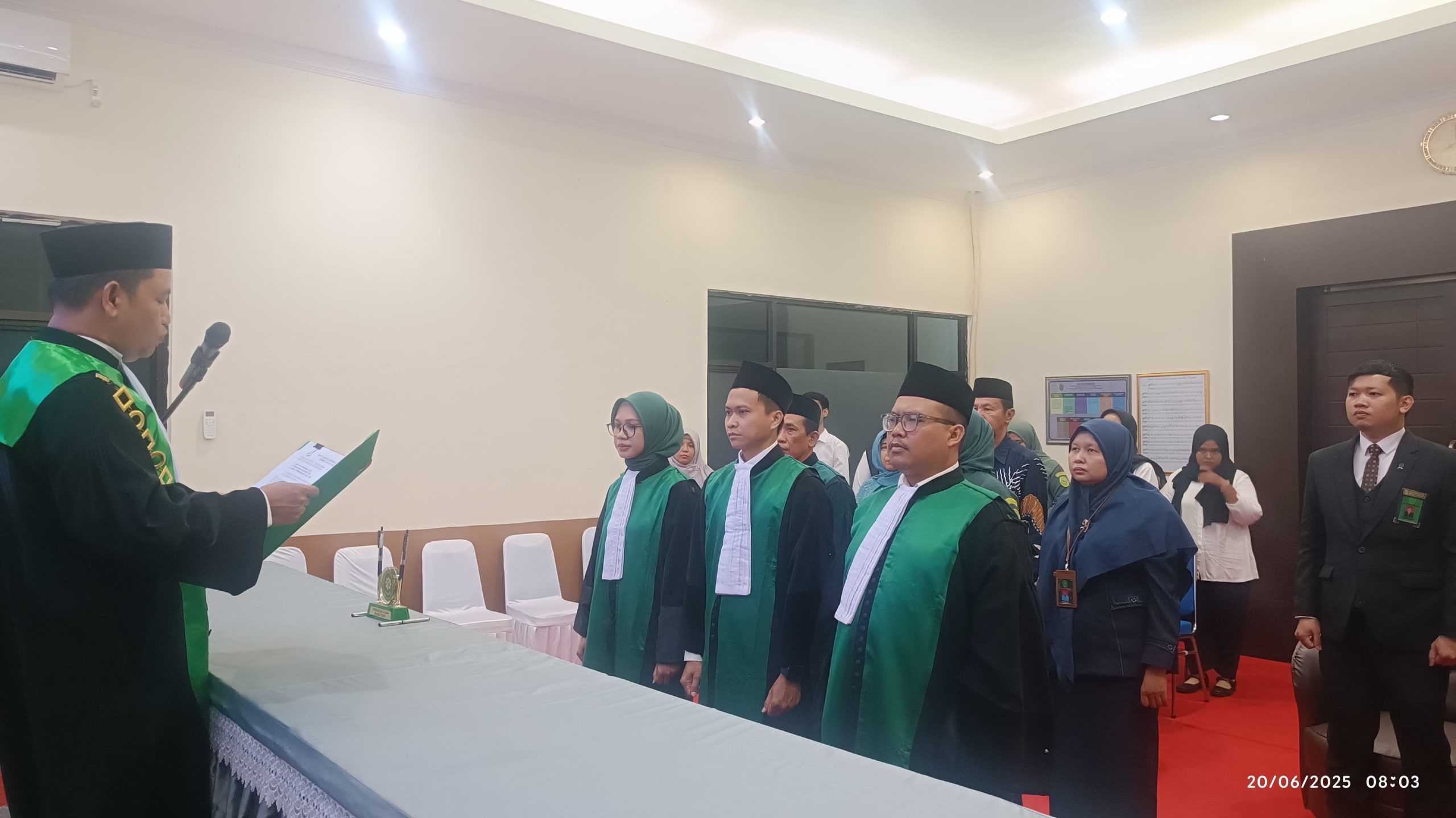 155. Pelantikan Hakim Baru, PA Muara Teweh Menambah dan Memperkuat Komitmen Layanan Prima Kepada Masyarakat