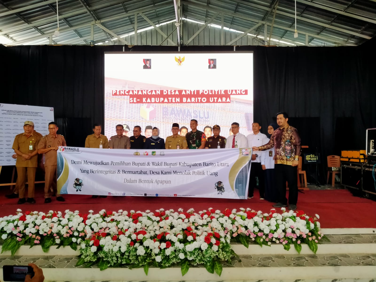 159. PA Muara Teweh Menghadiri Undangan Pemkab Barito Utara Laksanakan Ikrar Netralitas Kades dan Lurah Menjelang PSU 2025.