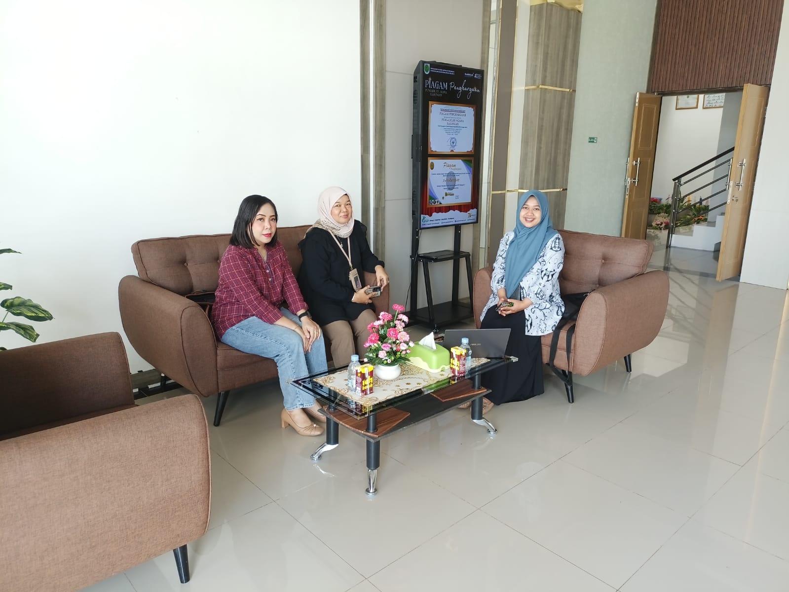 Pengadilan Agama Kasongan Terima Kunjungan Terkait Pengaktifan CMS Rekening Perkara
