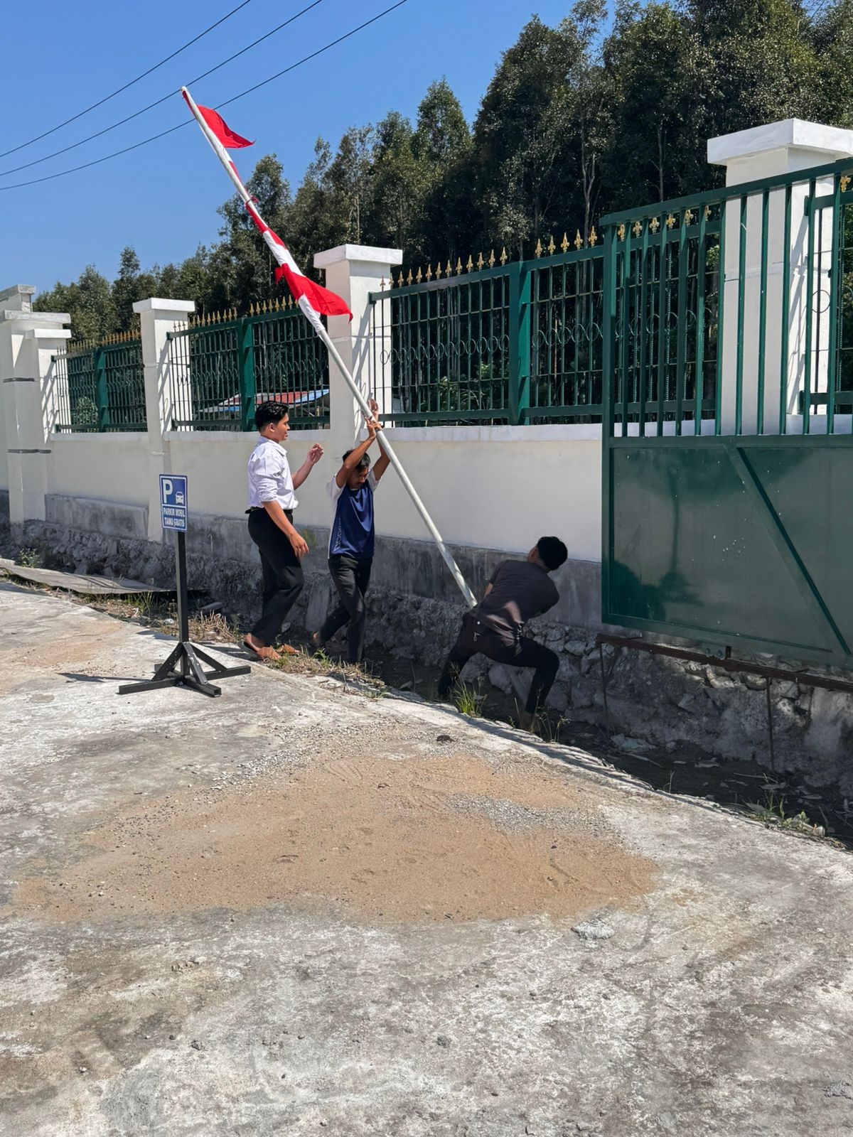 Sambut Bulan Kemerdekaan Pengadilan Agama Pulang Pisau Pasang Atribut Agustusan