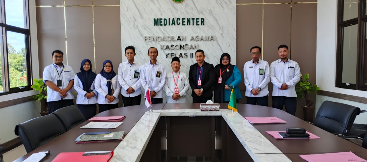 Pengadilan Agama Kasongan Laksanakan Penandatanganan MoU Mediator Non-Hakim