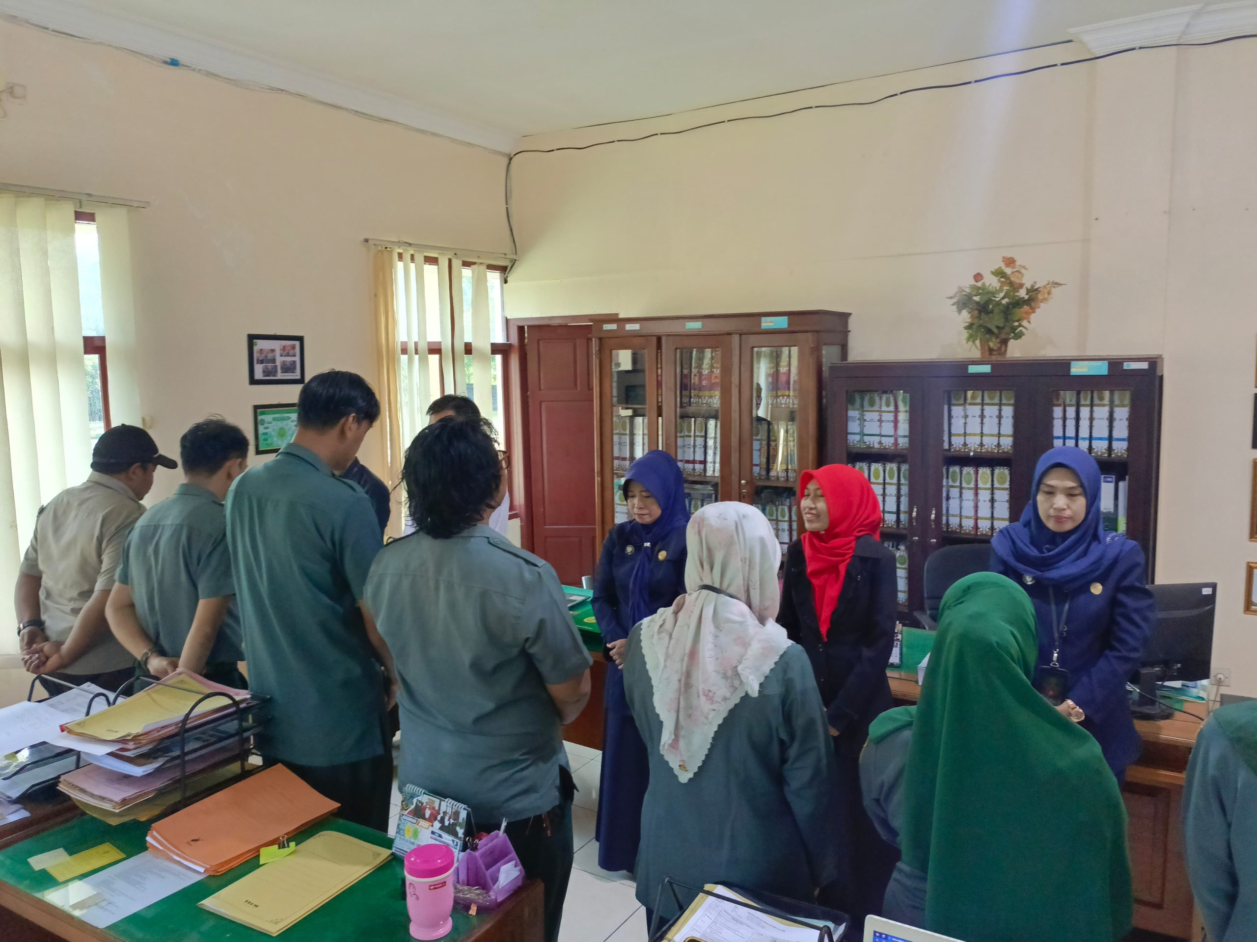 208. Berapi (Briefing Rabu Pagi): Kasubbag Kepegawaian dan Ortala PA Sampit Kelas IB “Tingkatkan Disiplin Jangan Kendor”