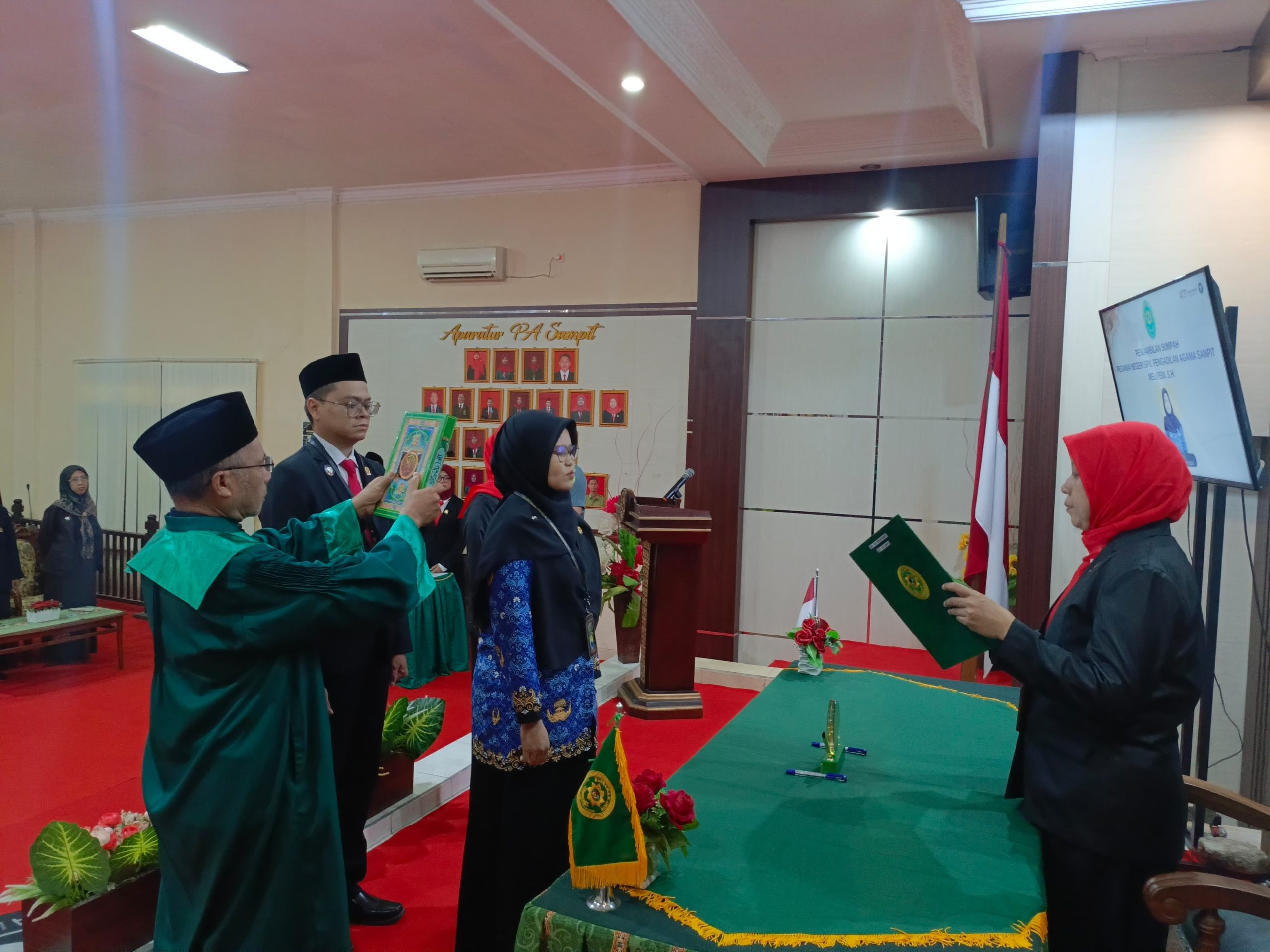 209. Pengambilan Sumpah PNS Analis Perkara Peradilan Pengadilan Agama Sampit Kelas IB