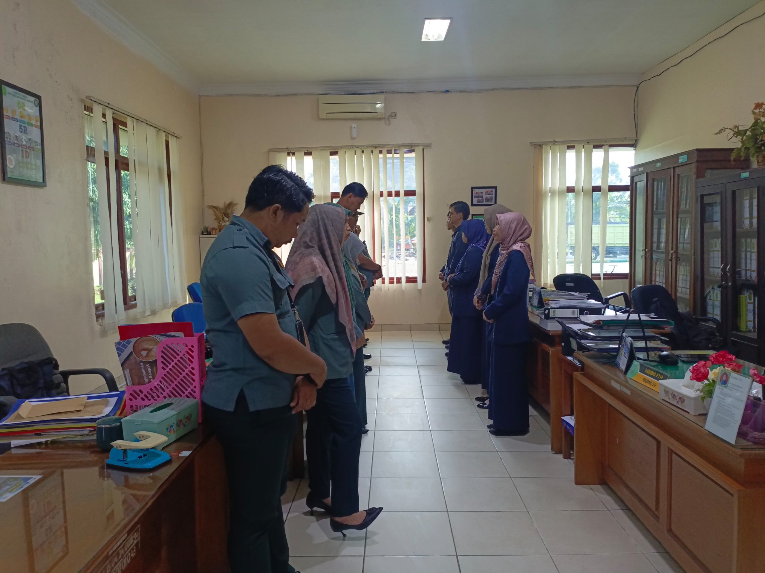 260. Berapi (Briefing Rabu Pagi): Kasubbag Kepegawaian dan Ortala PA Sampit Kelas IB “Jangan Menunda Pekerjaan”